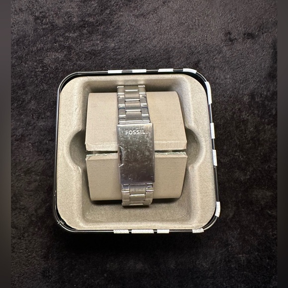 Fossil Watch - Picture 2 of 3